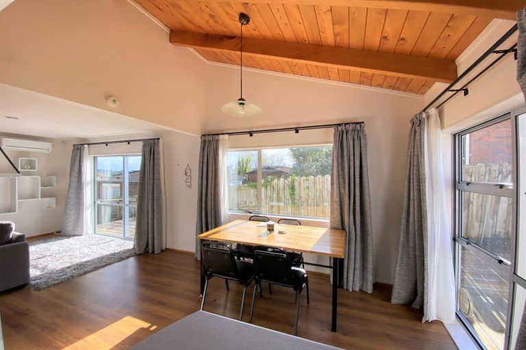 Photo of property in 1/9 Mira Place, Windsor Park, Auckland, 0632