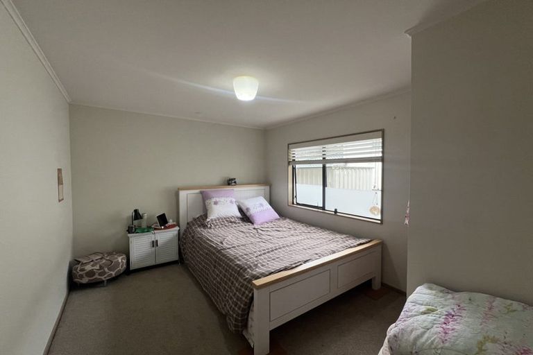 Photo of property in 2/260 Sunset Road, Windsor Park, Auckland, 0632