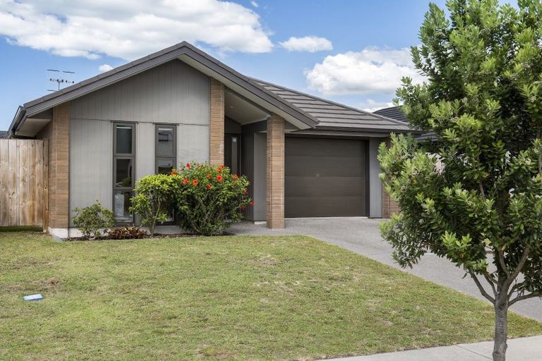Photo of property in 22 Tiria Drive, Papamoa Beach, Papamoa, 3118
