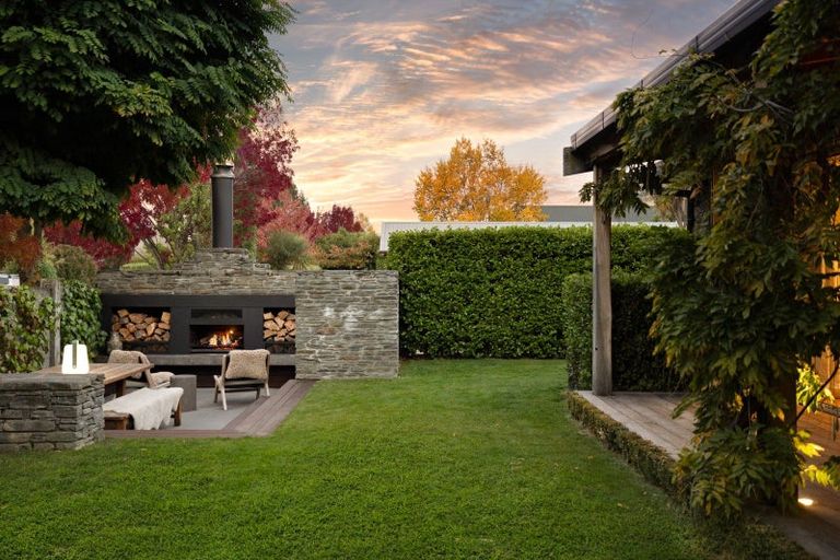 Photo of property in 12 Amber Close, Arthurs Point, Queenstown, 9371