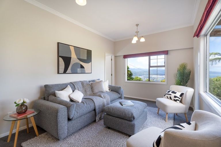 Photo of property in 34 Poto Road, Normandale, Lower Hutt, 5010