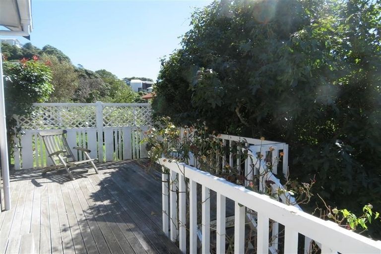 Photo of property in 9 Tai Paku Paku Road, Karaka Bays, Wellington, 6022
