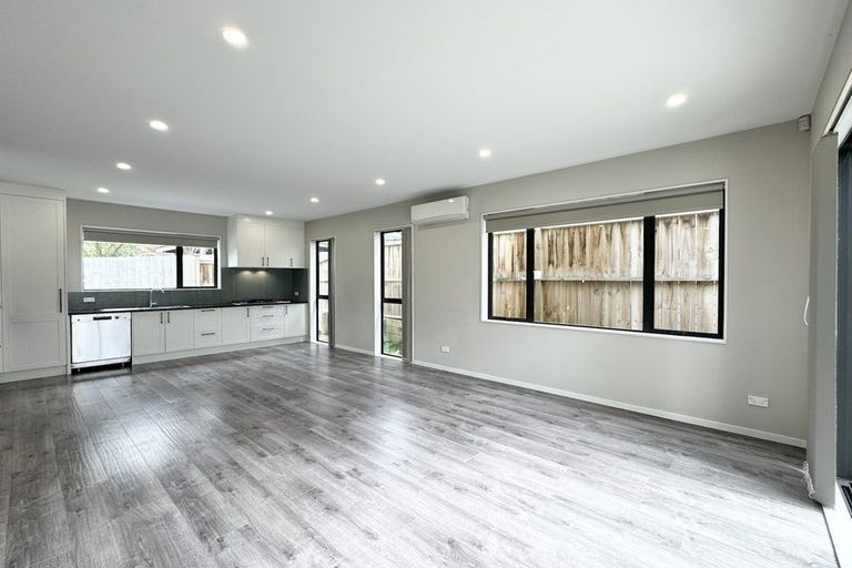 Photo of property in 6b St Catherine Crescent, West Harbour, Auckland, 0618