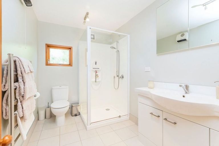 Photo of property in 5 Newnham Court, Tawa, Wellington, 5028