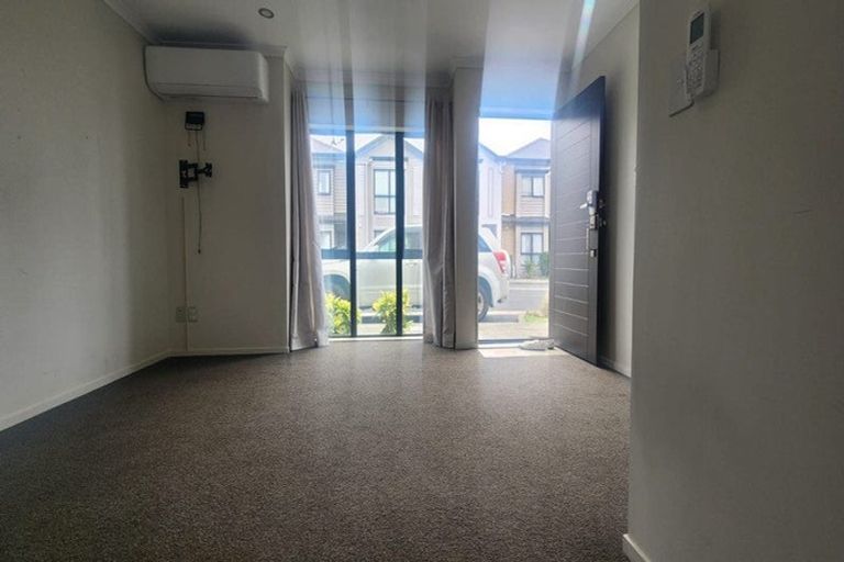 Photo of property in 9/4 Wallson Crescent, Wiri, Auckland, 2104