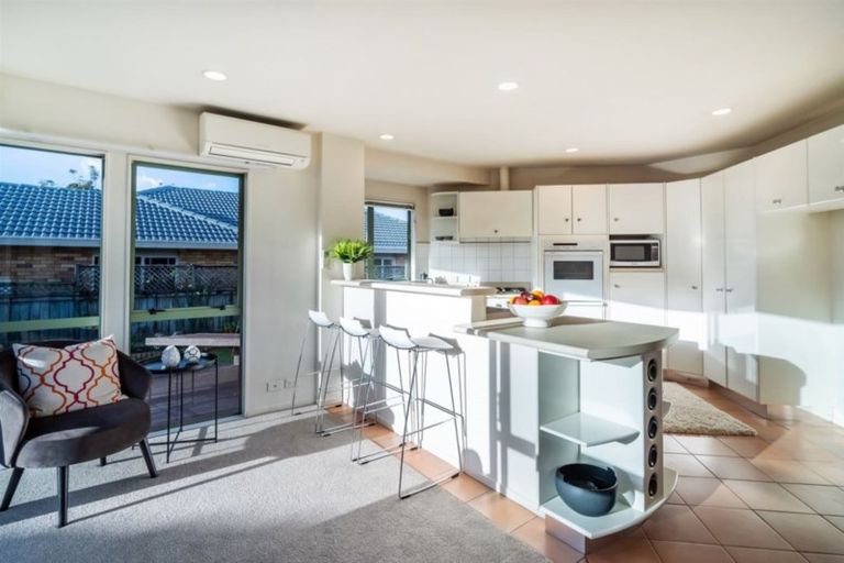 Photo of property in 2/1 Stratford Avenue, Milford, Auckland, 0620