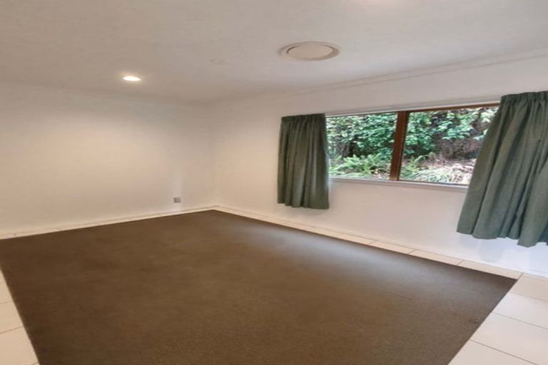 Photo of property in 112 Whangaparaoa Road, Red Beach, 0932