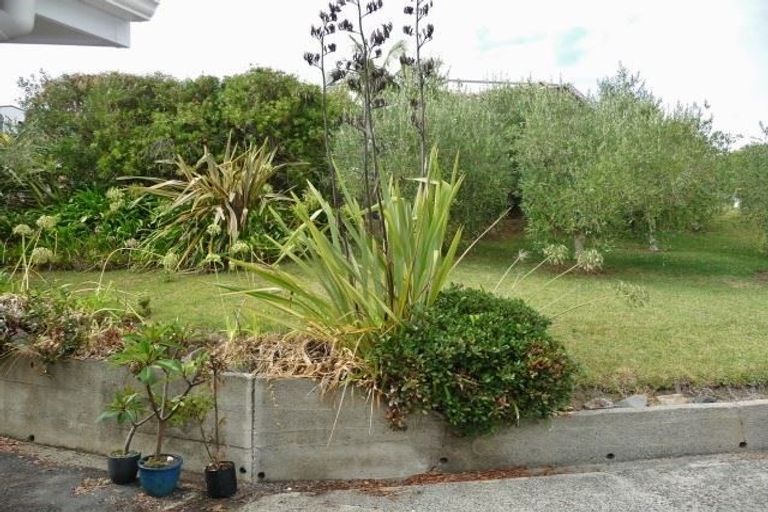 Photo of property in 16 Seaview Road, Cable Bay, 0420
