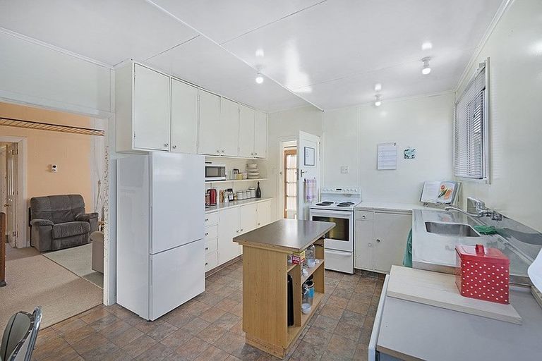 Photo of property in 4 Devon Street, Riversdale, 9776