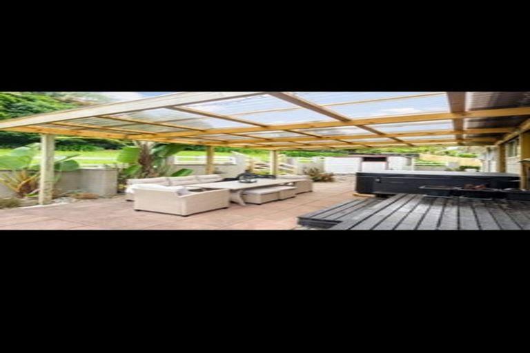 Photo of property in 16 Glenbervie Crescent, Massey, Auckland, 0614