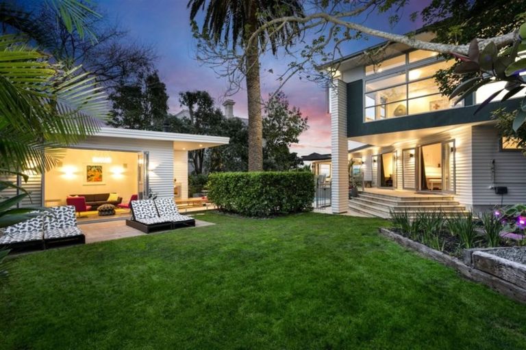 Photo of property in 107 Hinemoa Street, Birkenhead, Auckland, 0626