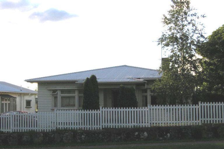 Photo of property in 10 Weston Avenue, Mount Albert, Auckland, 1025
