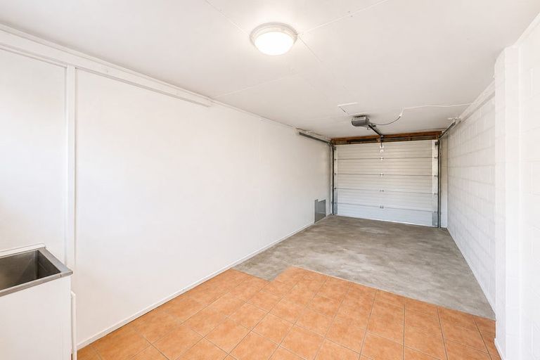 Photo of property in 1/10 Ballater Place, Highland Park, Auckland, 2010