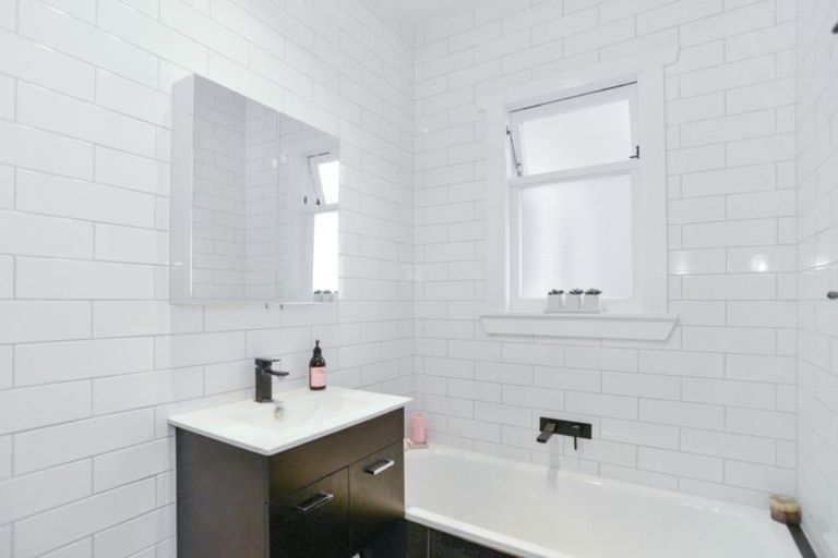 Photo of property in 405 Collinge Road, Mayfair, Hastings, 4122