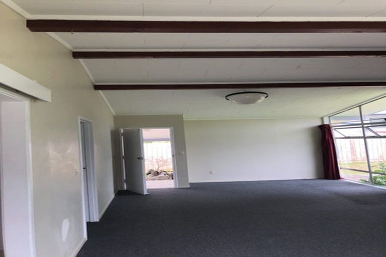Photo of property in 47 Staverton Crescent, Mangere, Auckland, 2022
