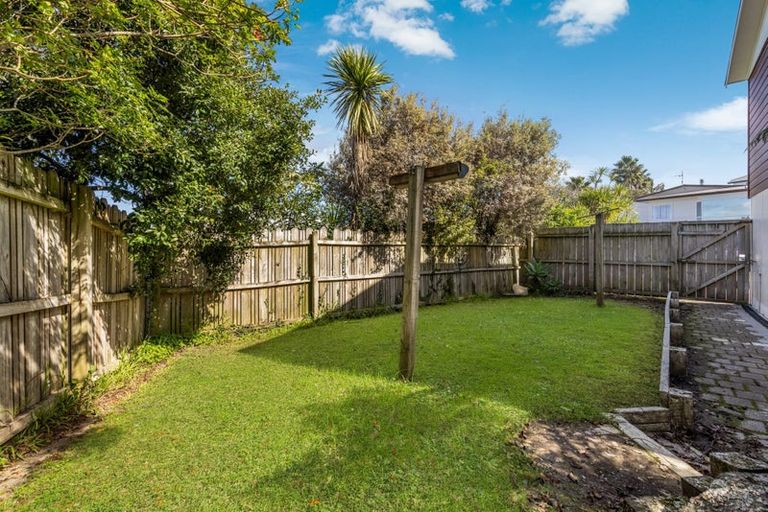 Photo of property in 5 San Bernadino Drive, Henderson, Auckland, 0612