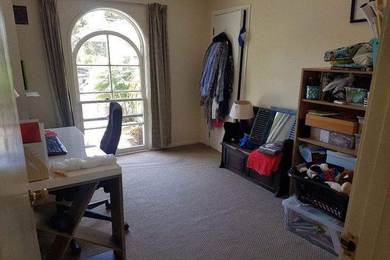 Photo of property in 8 Himalaya Drive, Half Moon Bay, Auckland, 2012