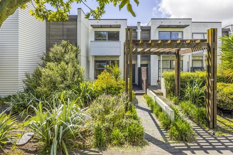 Photo of property in 37 The Track, Takanini, 2112