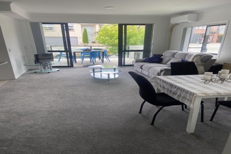 Photo of property in 1/11 Carlos Drive, Flat Bush, Auckland, 2016