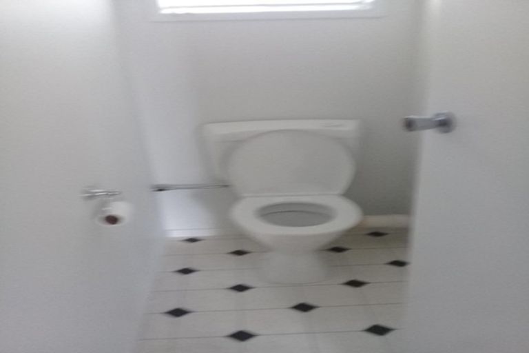 Photo of property in 3/4 Coronation Road, Glenfield, Auckland, 0627