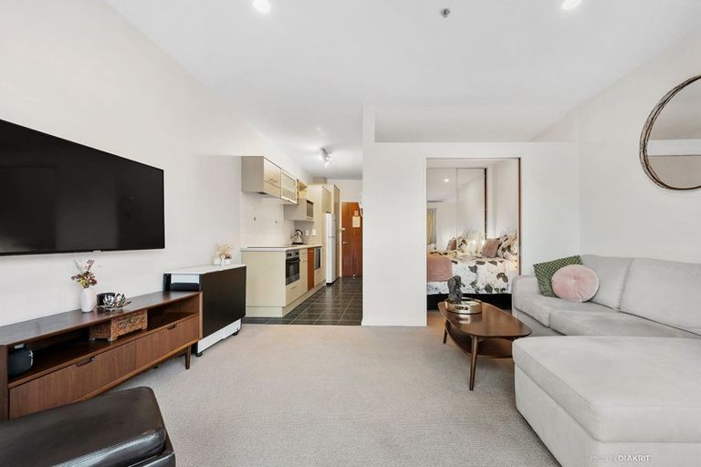 Photo of property in Atrium Towers, 4p/154 The Terrace, Wellington Central, Wellington, 6011