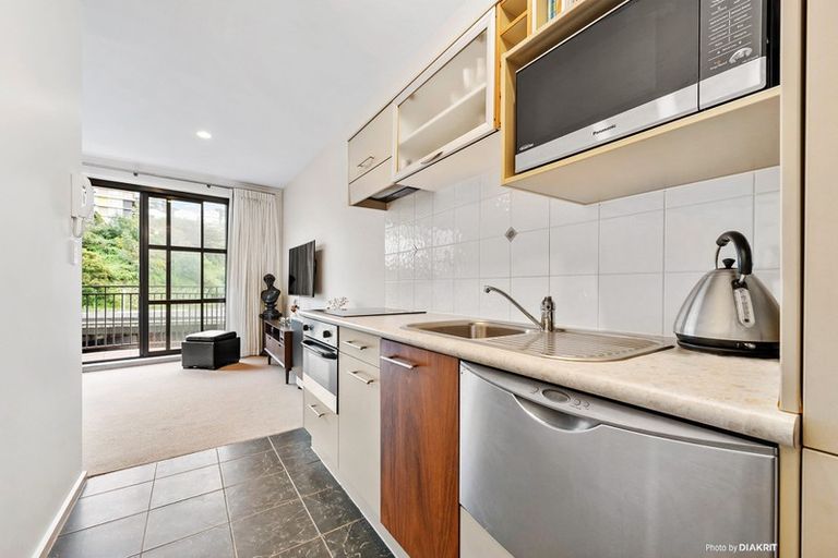 Photo of property in Atrium Towers, 4p/154 The Terrace, Wellington Central, Wellington, 6011