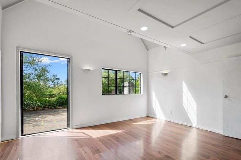 Photo of property in 87 Tawa Road, Kumeu, 0891