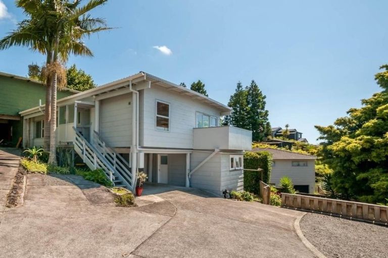 Photo of property in 2/21 Malters Place, Browns Bay, Auckland, 0630