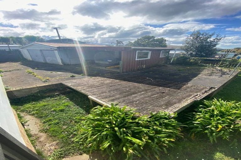 Photo of property in 14 Taupo Street, Green Bay, Auckland, 0604