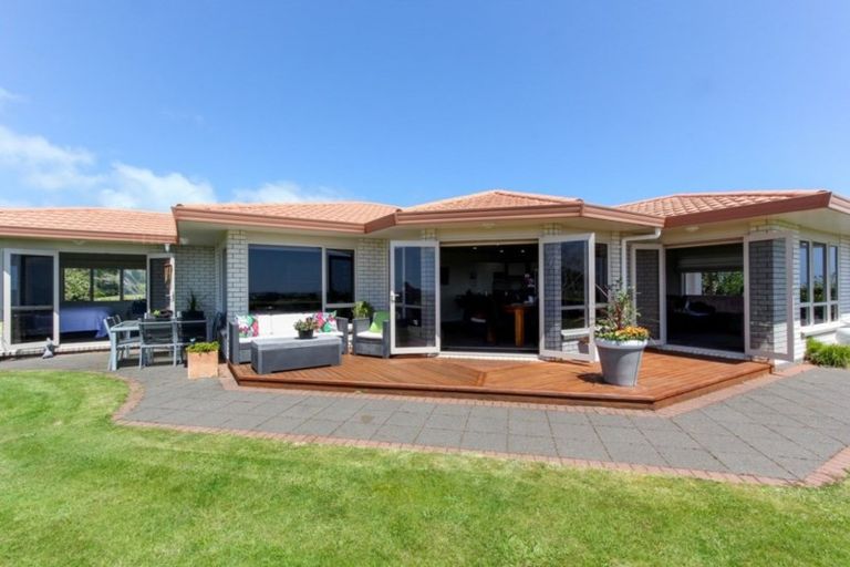Photo of property in 171 Sealy Road, Omata, New Plymouth, 4374