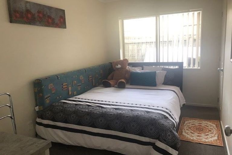 Photo of property in 27 Nicholas Gibbons Drive, Clendon Park, Auckland, 2103