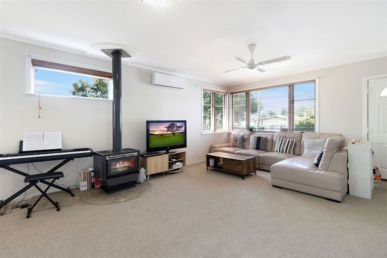 Photo of property in 129 View Road, Sunnyvale, Auckland, 0612