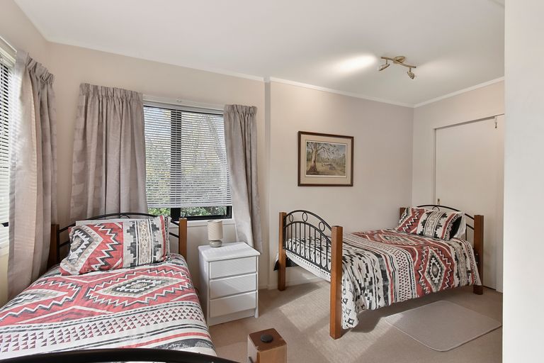 Photo of property in 1/15 Roys Road, Weymouth, Auckland, 2103