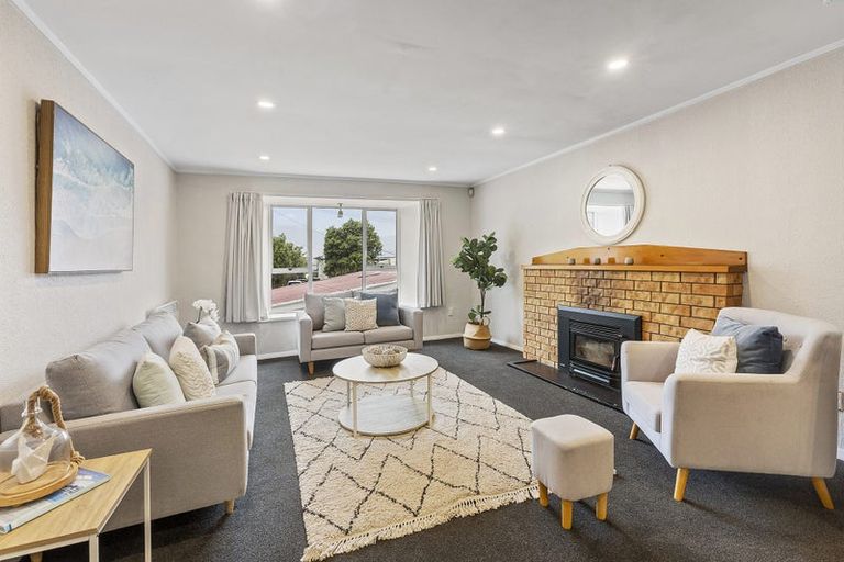 Photo of property in 15 Victory Crescent, Tawa, Wellington, 5028