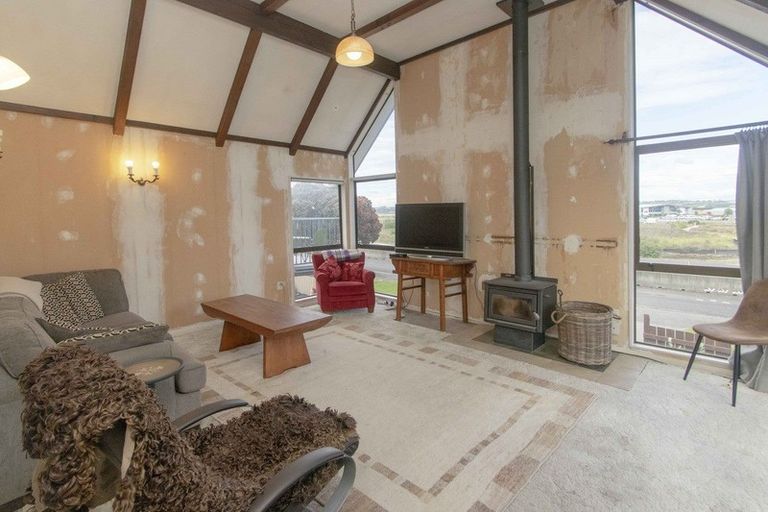 Photo of property in 19 Pukeko Place, Westshore, Napier, 4110