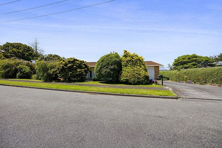 Photo of property in 3 Climie Crescent, Hawera, 4610