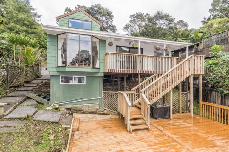 Photo of property in 704 South Titirangi Road, Titirangi, Auckland, 0604