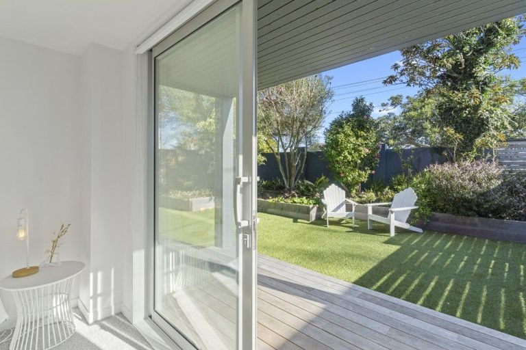 Photo of property in 2/43 Princes Street, Northcote Point, Auckland, 0627