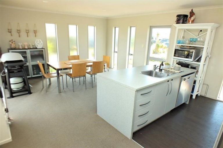Photo of property in 124 Ti Kouka Crescent, Matarangi, Whitianga, 3592