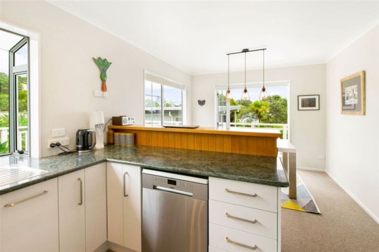 Photo of property in 4 Edwin Mitchelson Road, Muriwai, Waimauku, 0881