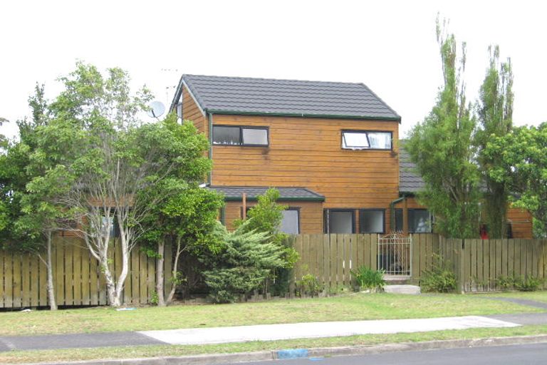 Photo of property in 17 Cyril Crescent, West Harbour, Auckland, 0618