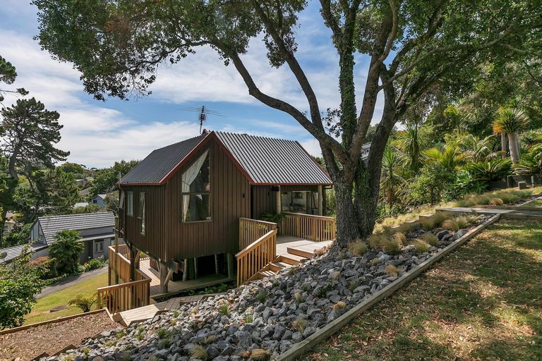 Photo of property in 25 Jacaranda Avenue, Beach Haven, Auckland, 0626