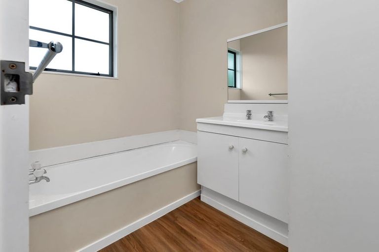 Photo of property in 2/79 Station Road, Te Kamo, Whangarei, 0112