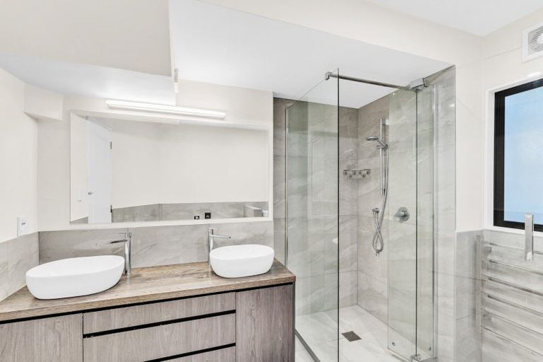Photo of property in 12 The Topdeck, Whitby, Porirua, 5024