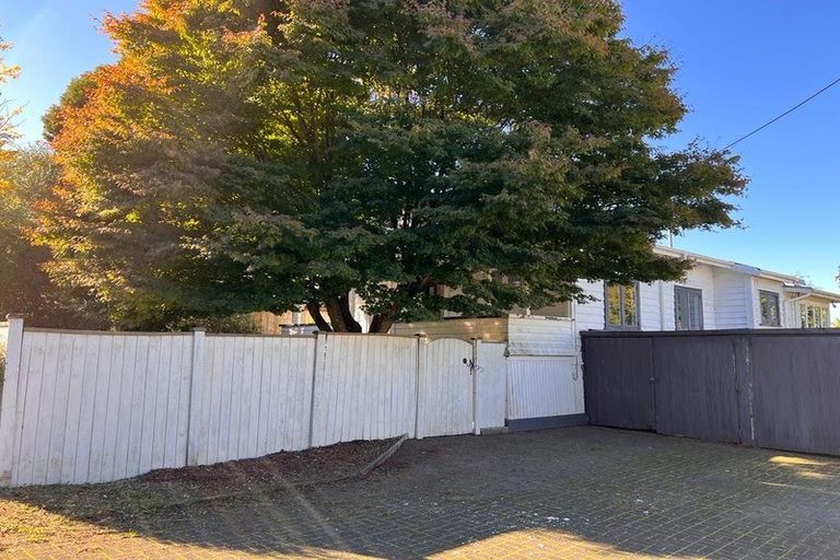 Photo of property in 155 Glenfield Road, Hillcrest, Auckland, 0626