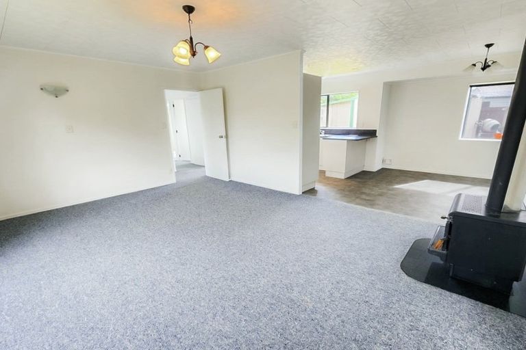 Photo of property in 2 Lydia Place, Kelvin Grove, Palmerston North, 4414