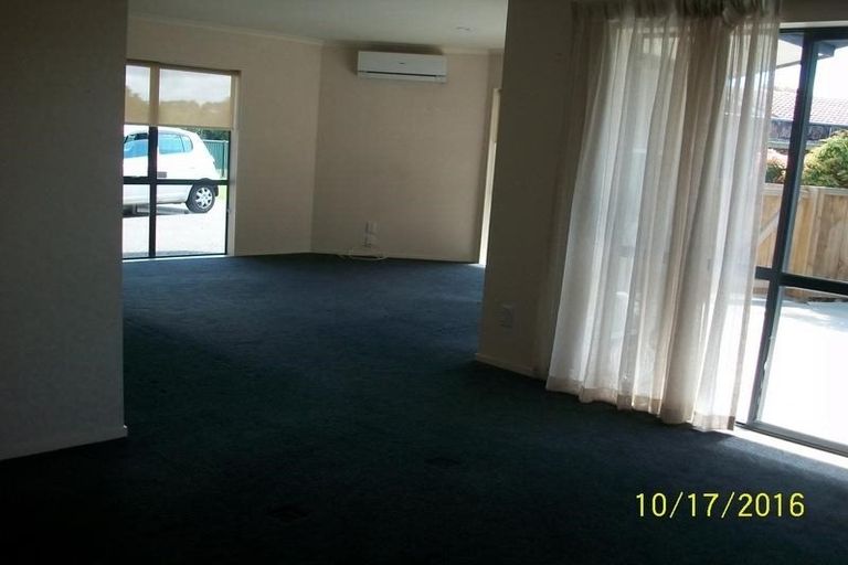 Photo of property in 1/72 Swanson Road, Henderson, Auckland, 0610