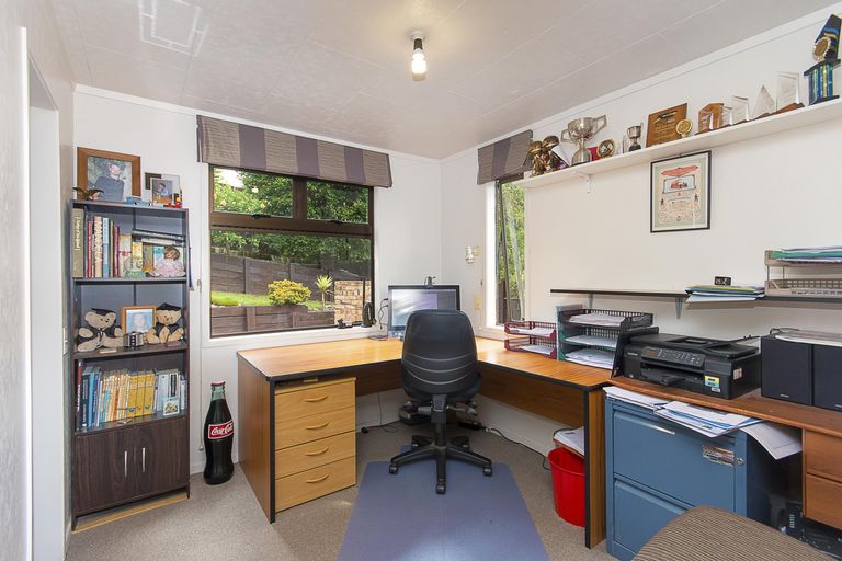 Photo of property in 10 Len Brown Place, Pukekohe, 2120