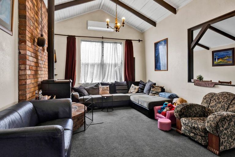 Photo of property in 150 Wirihana Road, Hawera, 4674