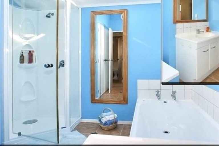 Photo of property in 51 Sunrise Boulevard, Tawa, Wellington, 5028